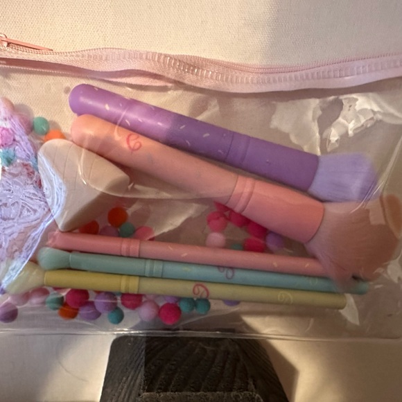 Professional quality 5pc brush set with 6pc makeup brush set - Picture 3 of 8